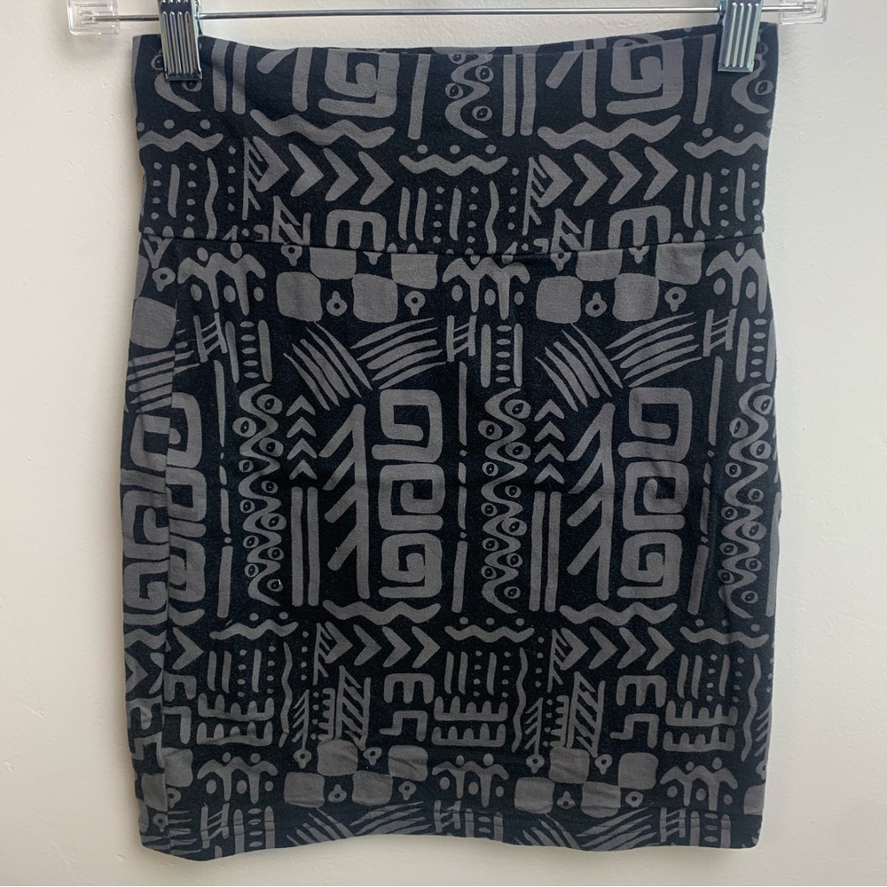 Forever 21 Black & Gray Aztec Print Skirt